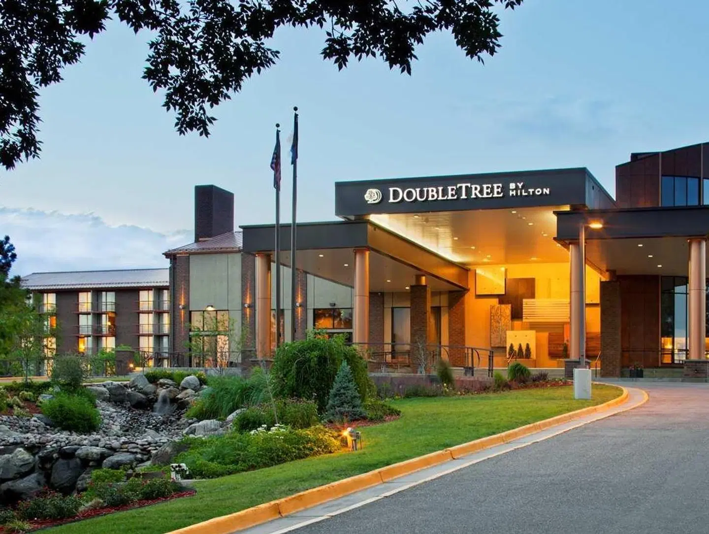 DoubleTree by Hilton Denver Tech EXTERIOR