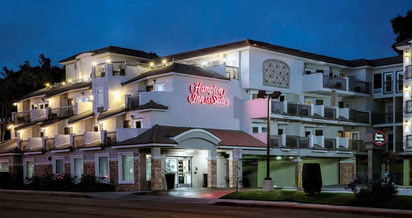 Hampton Inn & Suites Hermosa Beach EXTERIOR