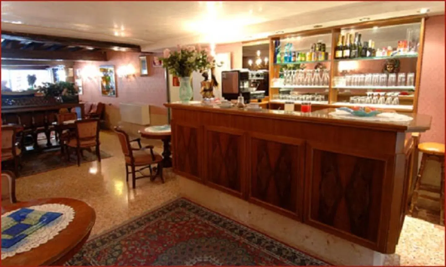 Hotel Canal Bar