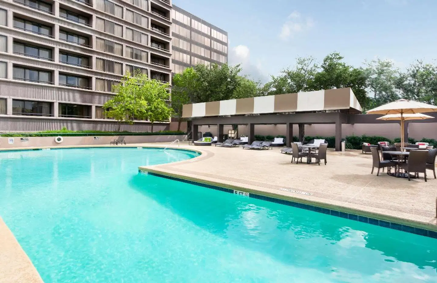 DoubleTree by Hilton Hotel & Suites Houston by the Galleria OUTDOOR_POOL