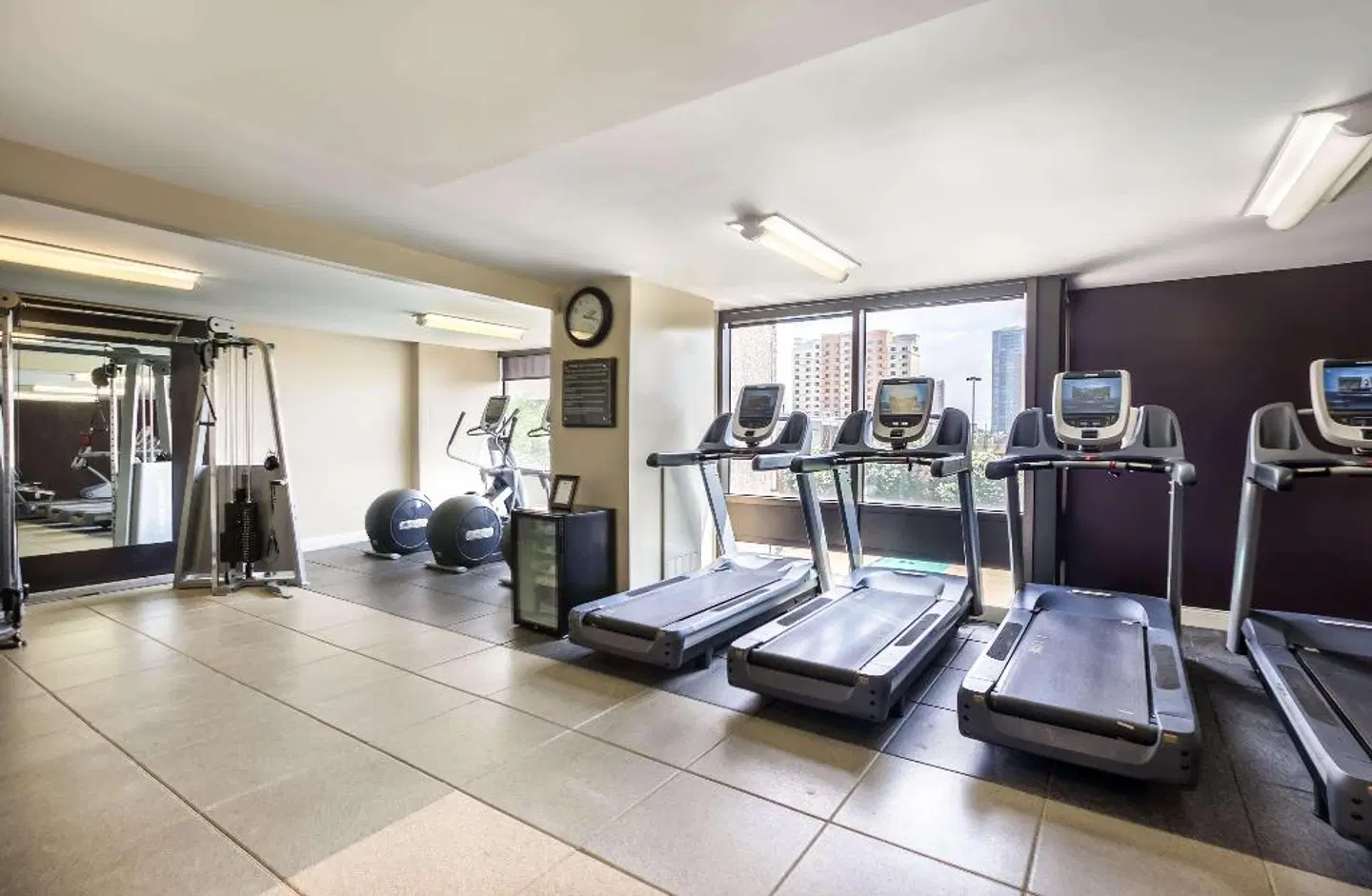 DoubleTree by Hilton Hotel & Suites Houston by the Galleria SPORTS_AND_LEISURE