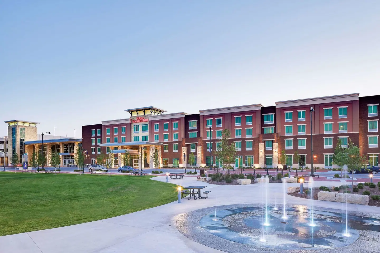 Hilton Garden Inn Manhattan Kansas EXTERIOR
