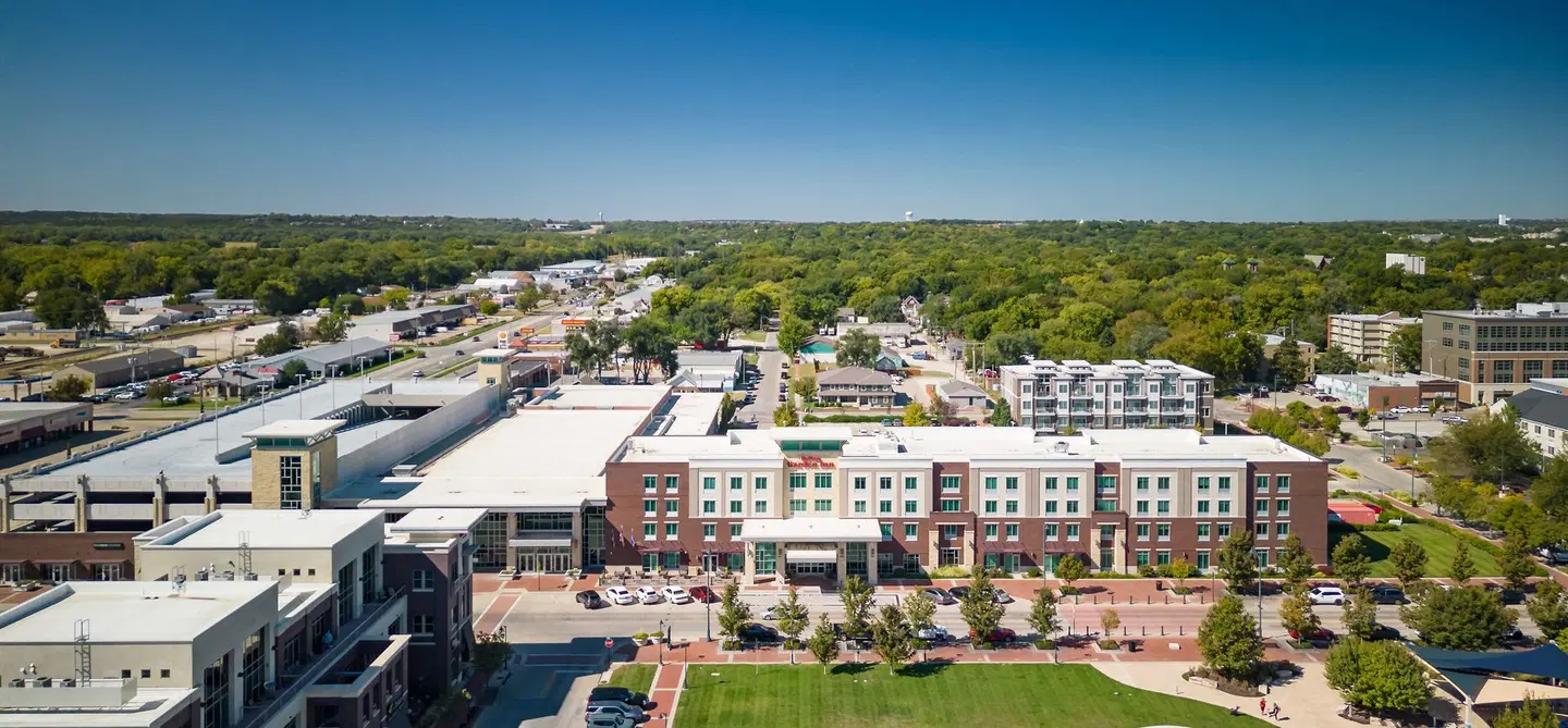 Hilton Garden Inn Manhattan Kansas EXTERIOR