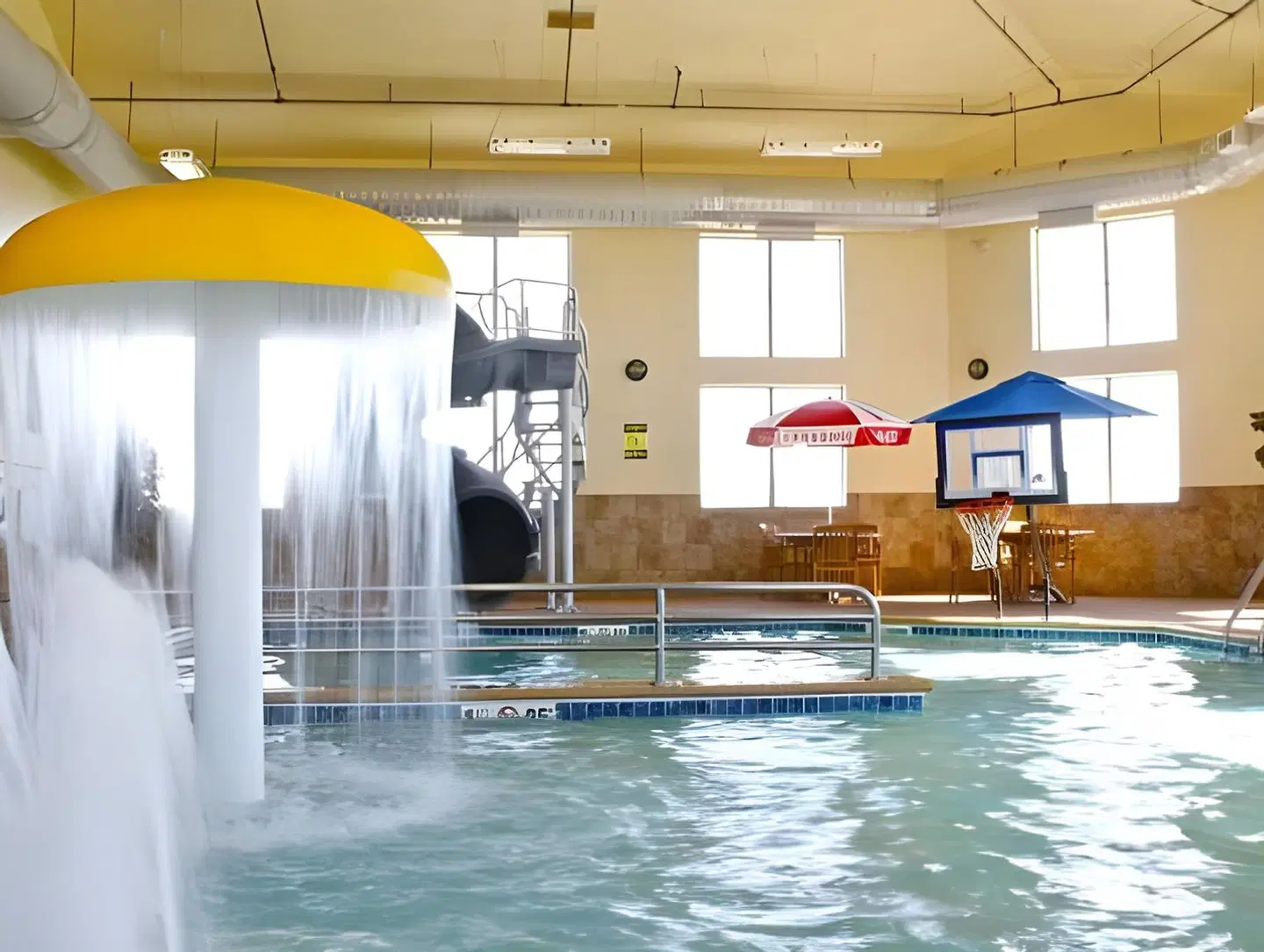 AmericInn by Wyndham Fargo Medical Center Hallenbad