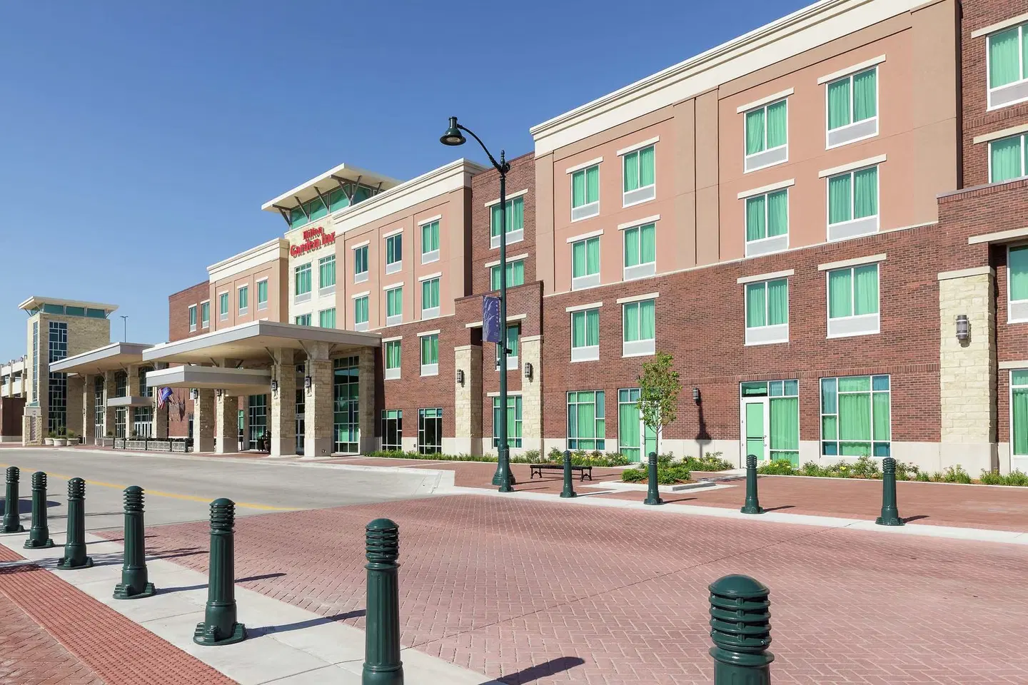 Hilton Garden Inn Manhattan Kansas EXTERIOR