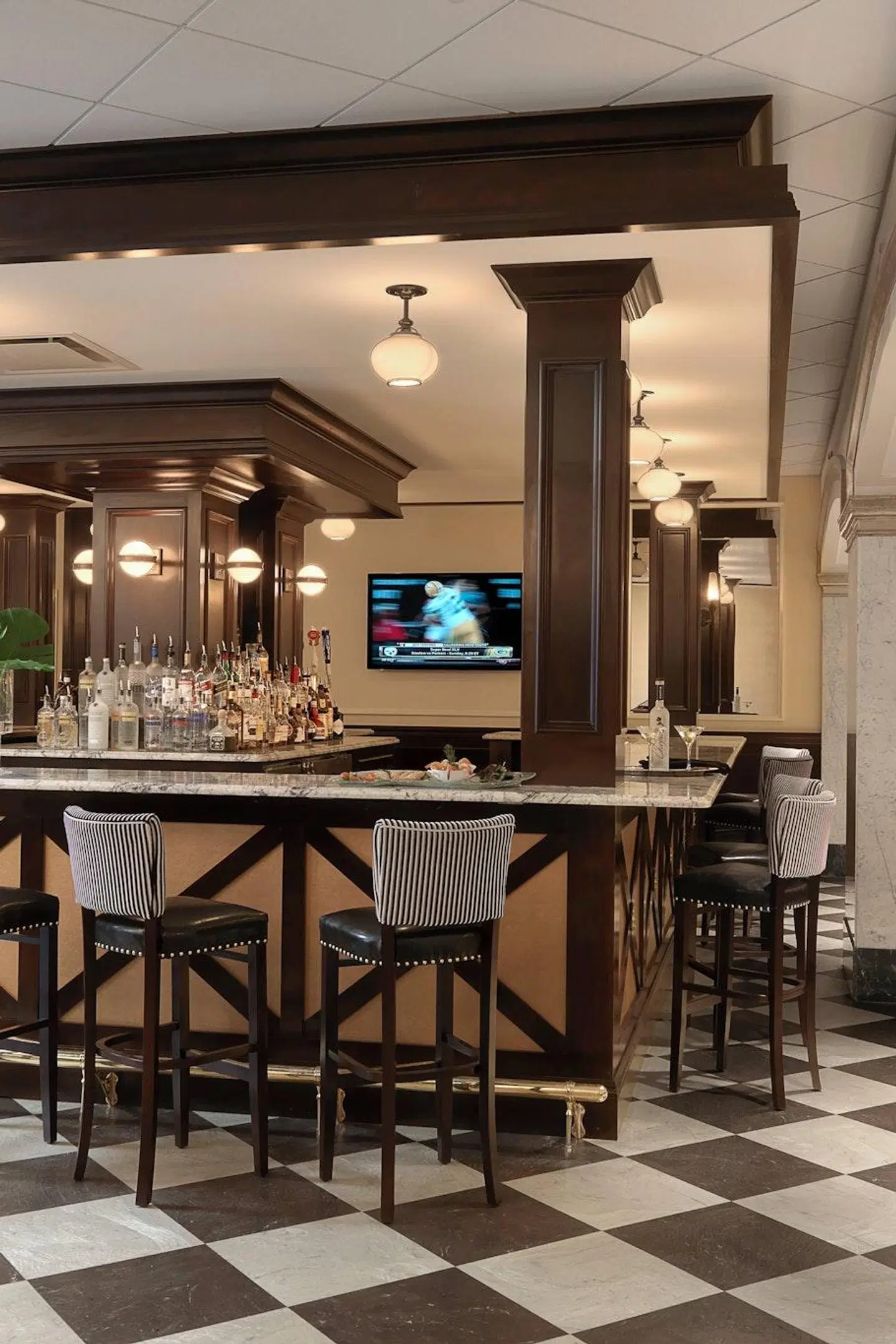 Blackhawk, Autograph Collection Bar