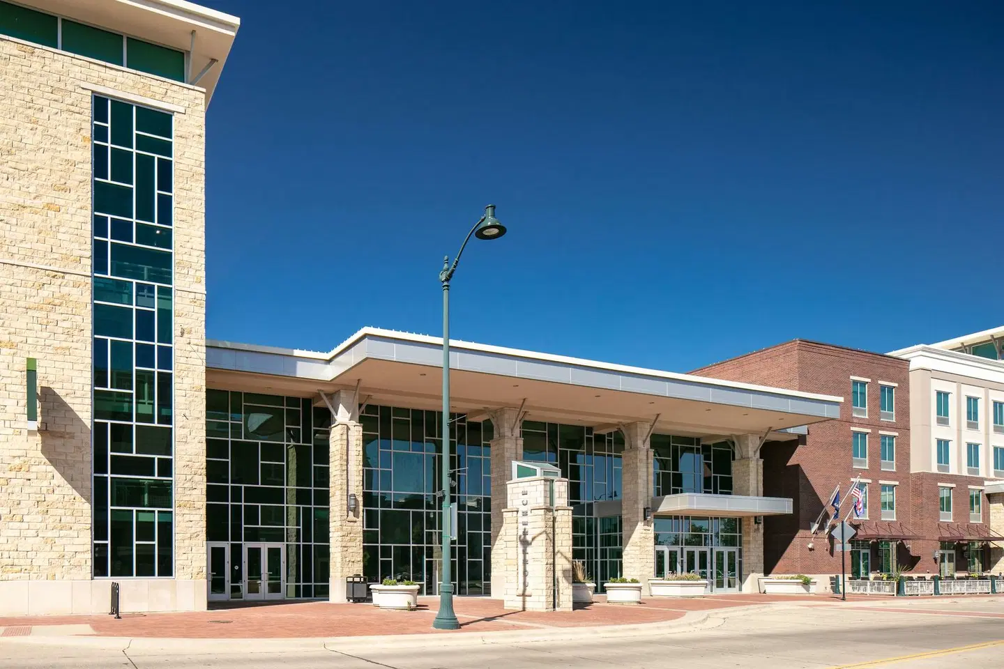 Hilton Garden Inn Manhattan Kansas EXTERIOR
