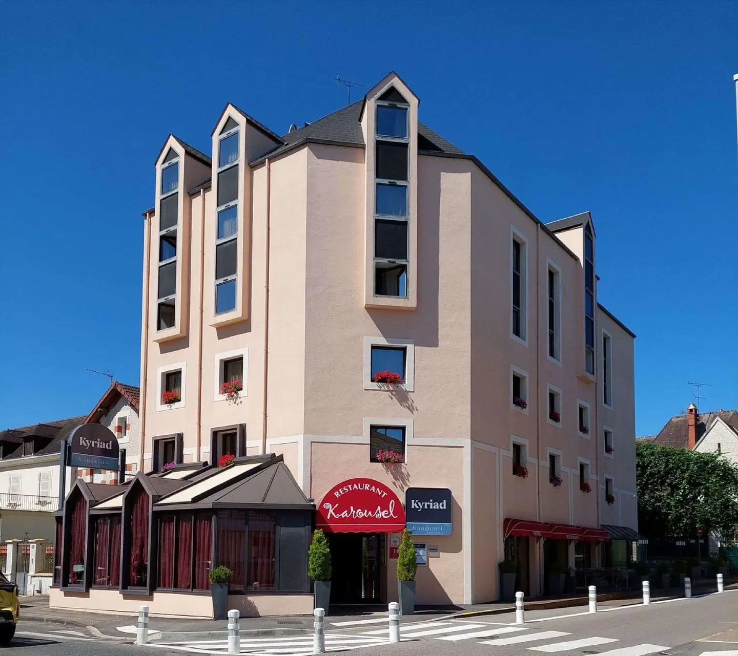 Kyriad Hotel Nevers Centre EXTERIOR