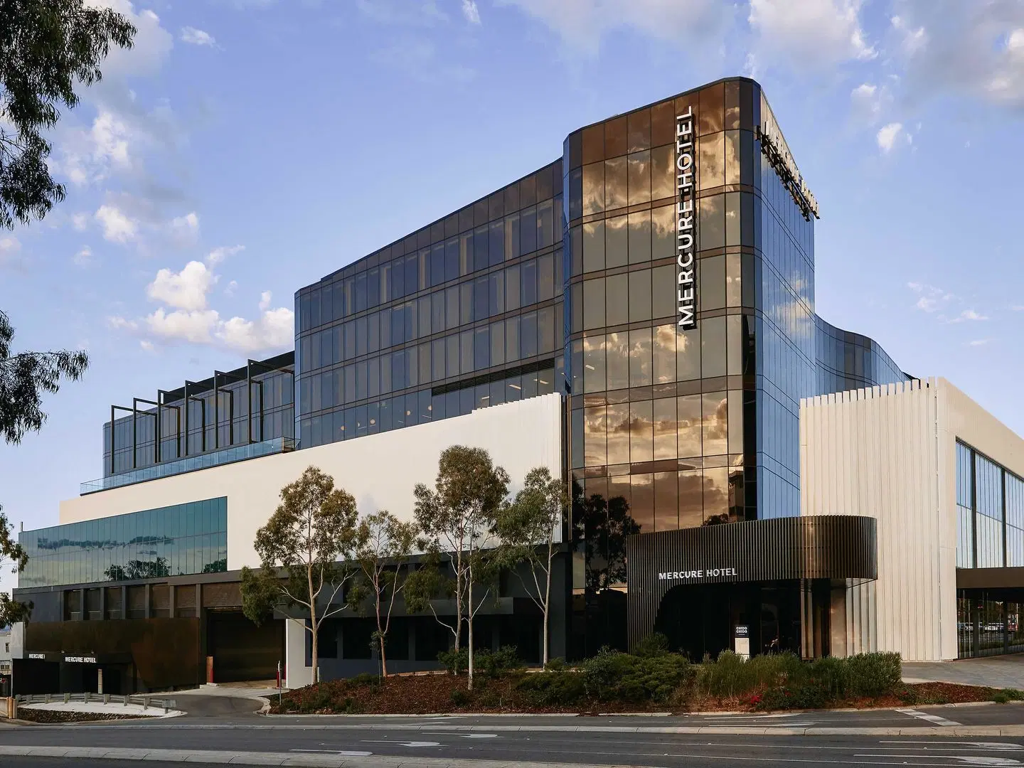 Mercure Melbourne Doncaster EXTERIOR