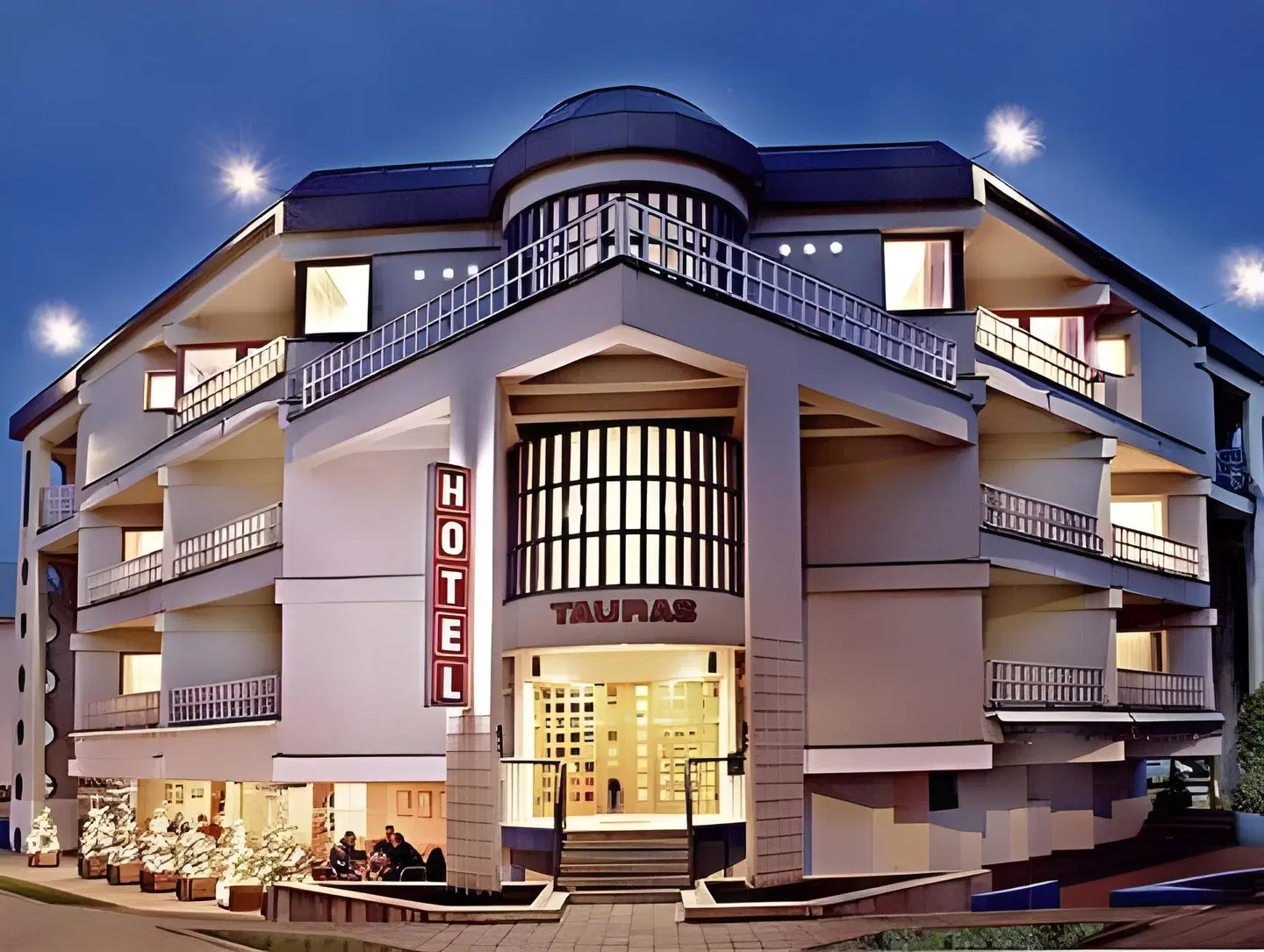 Tauras EXTERIOR