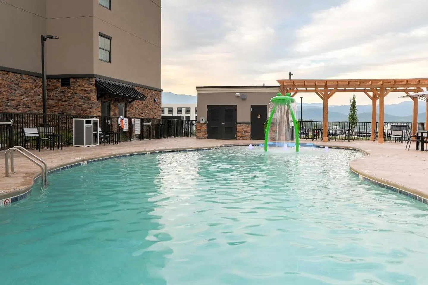 Staybridge Suites Pigeon Forge - Smoky Mtns by IHG OUTDOOR_POOL