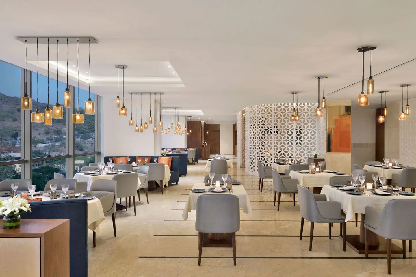 Courtyard By Marriott Navi Mumbai Restaurant