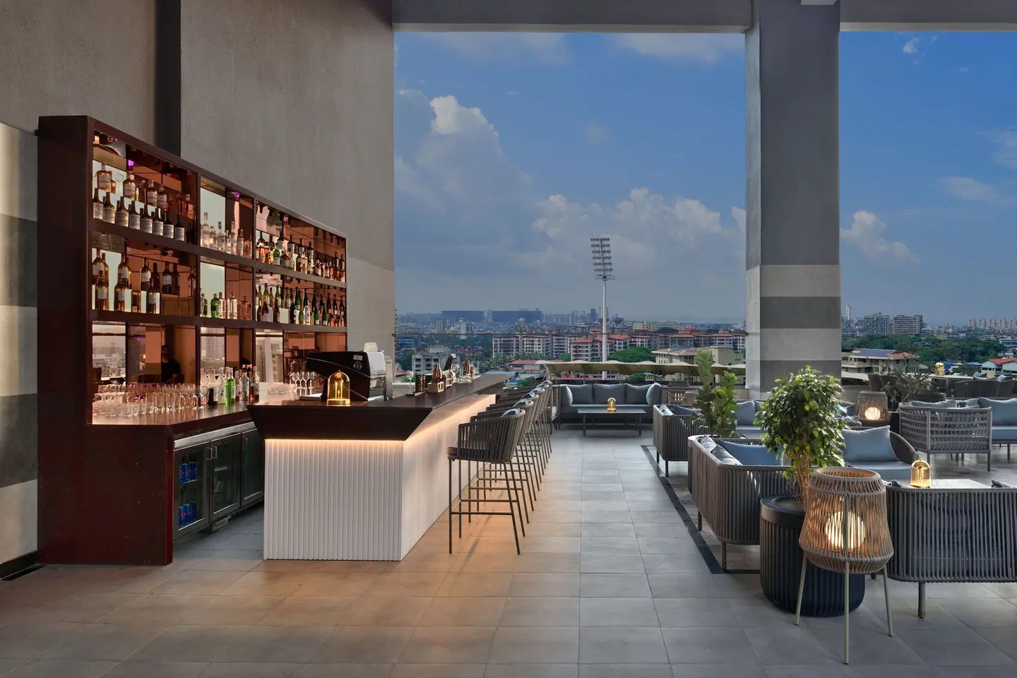 Courtyard By Marriott Navi Mumbai Bar