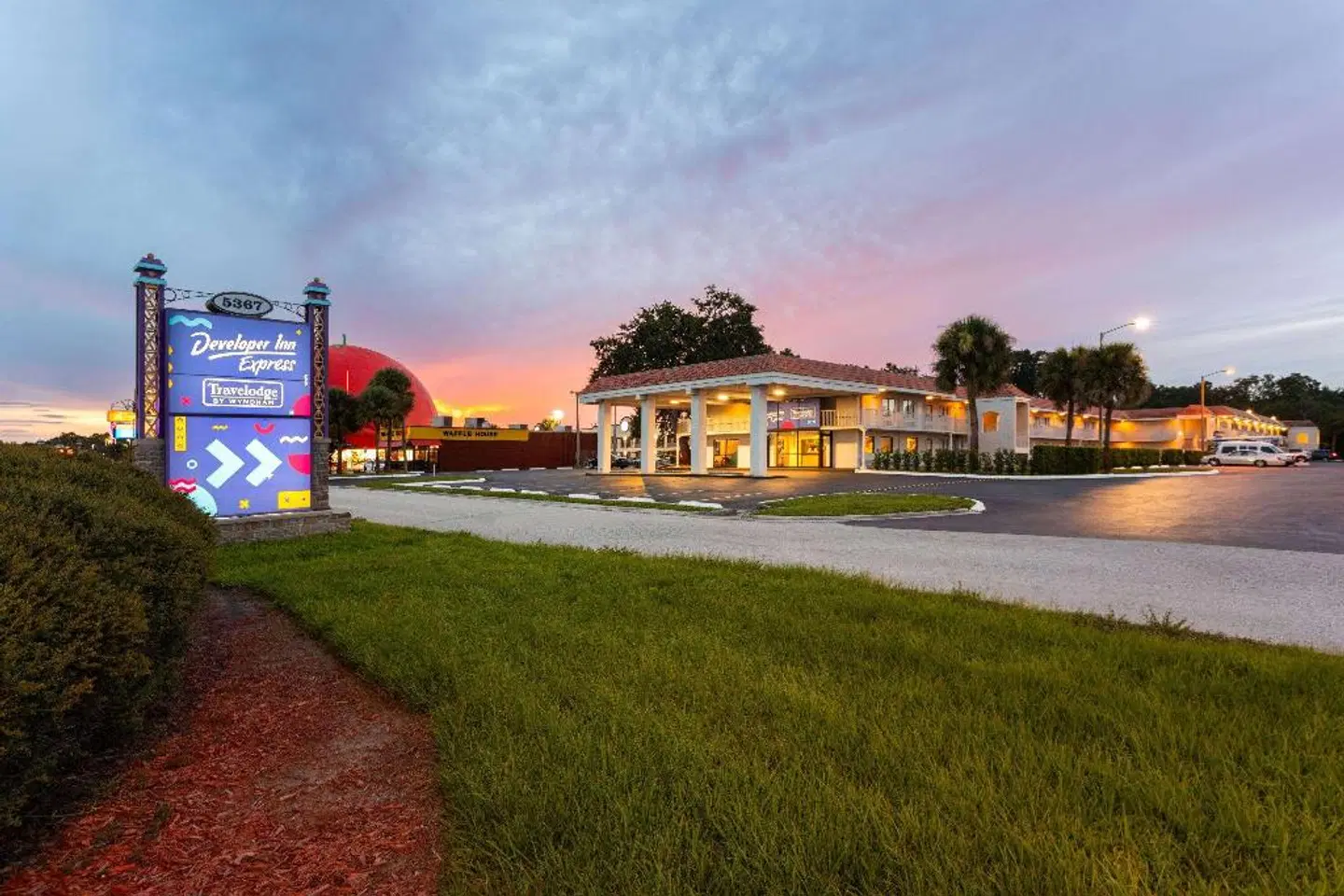Travelodge by Wyndham Orlando Lake Buena Vista South EXTERIOR
