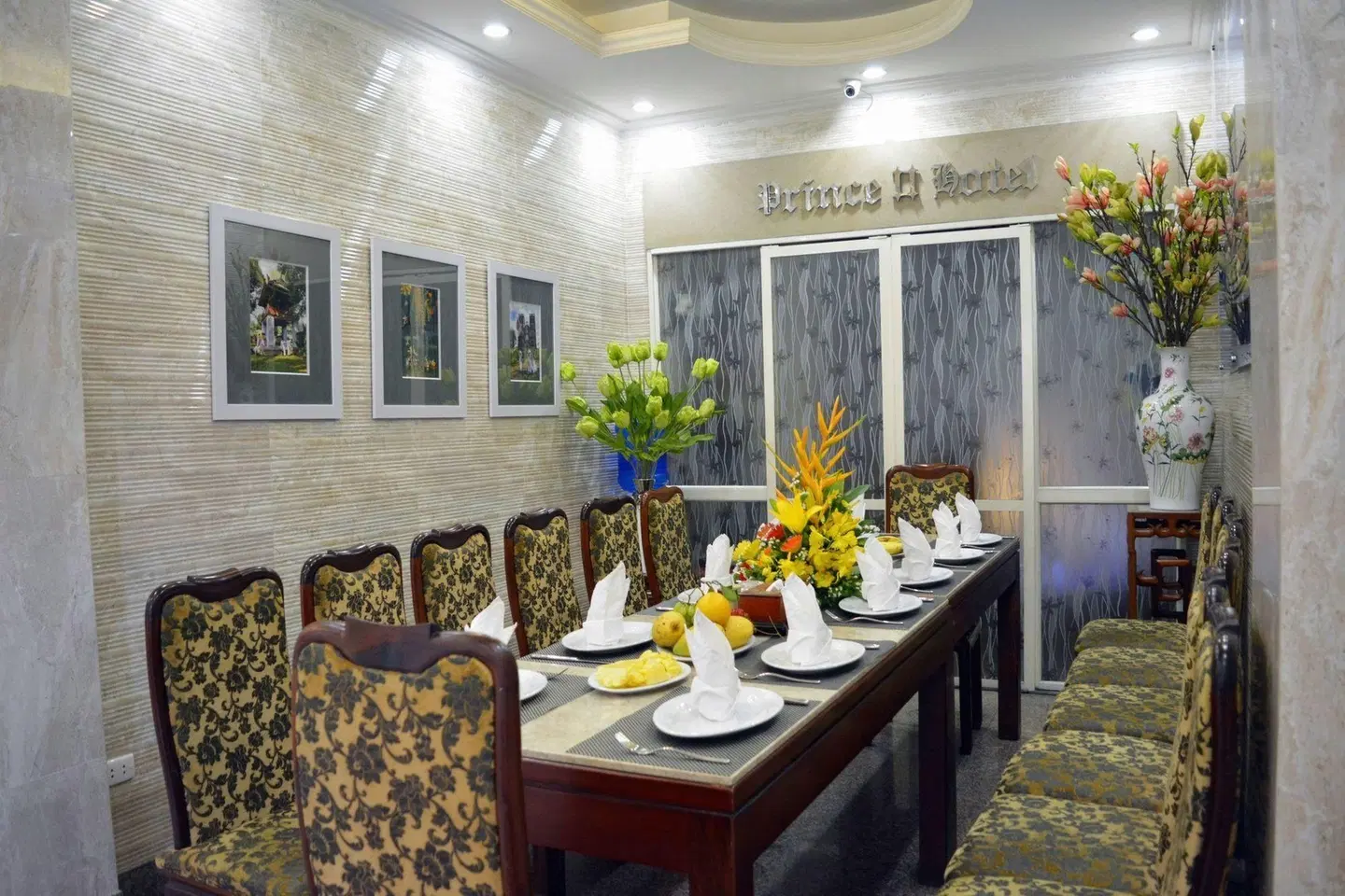 Prince II Hotel Restaurant