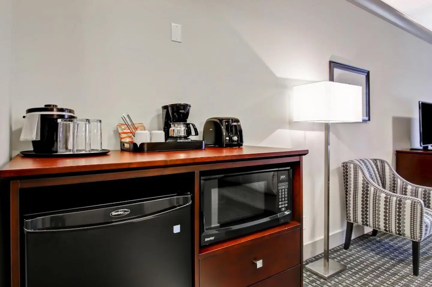 Chateau Nova Yellowknife ROOM_EXAMPLE