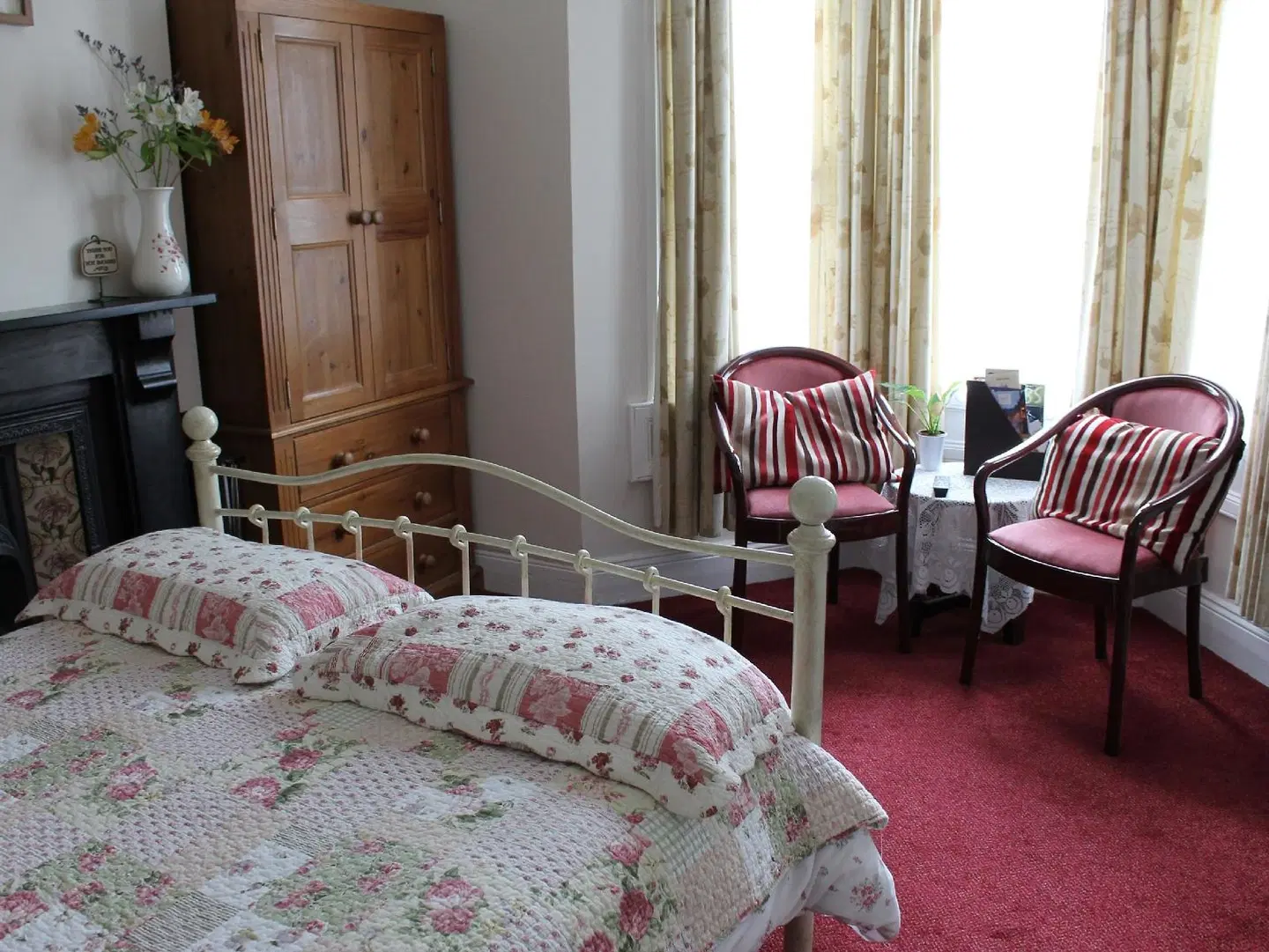 White Guest House ROOM_EXAMPLE