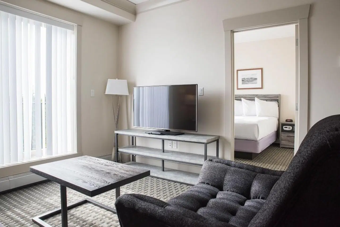 Chateau Nova Yellowknife ROOM_EXAMPLE