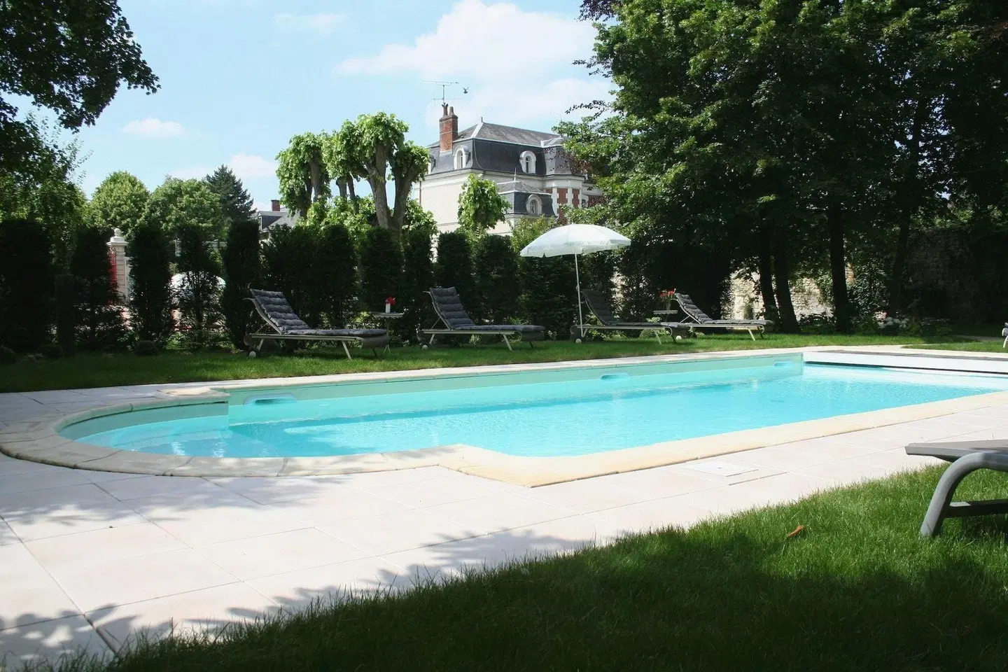 Le Manoir Saint Thomas OUTDOOR_POOL