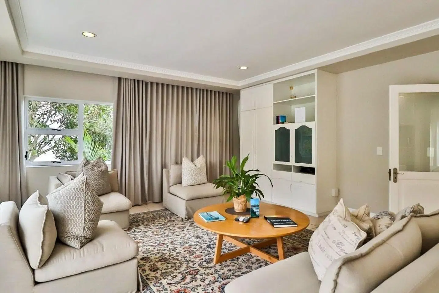 Hermanus Beachfront Lodge ROOM_EXAMPLE