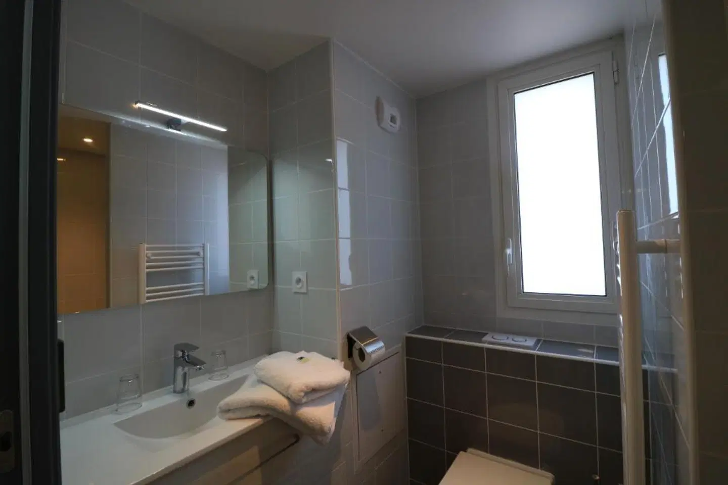 Sure Hotel by Best Western Saint-Raphael Le Dramont Badezimmer