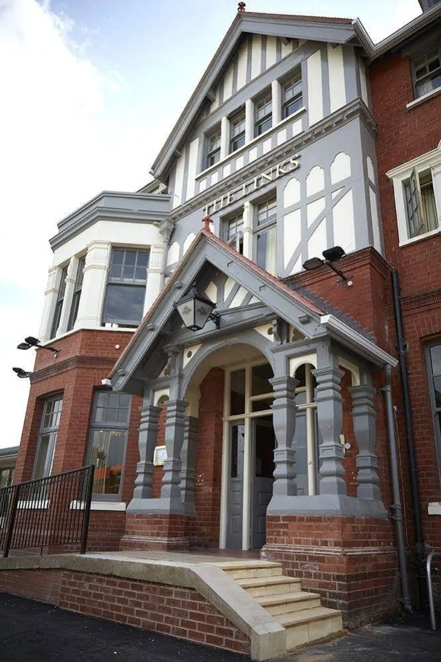 Links Hotel EXTERIOR