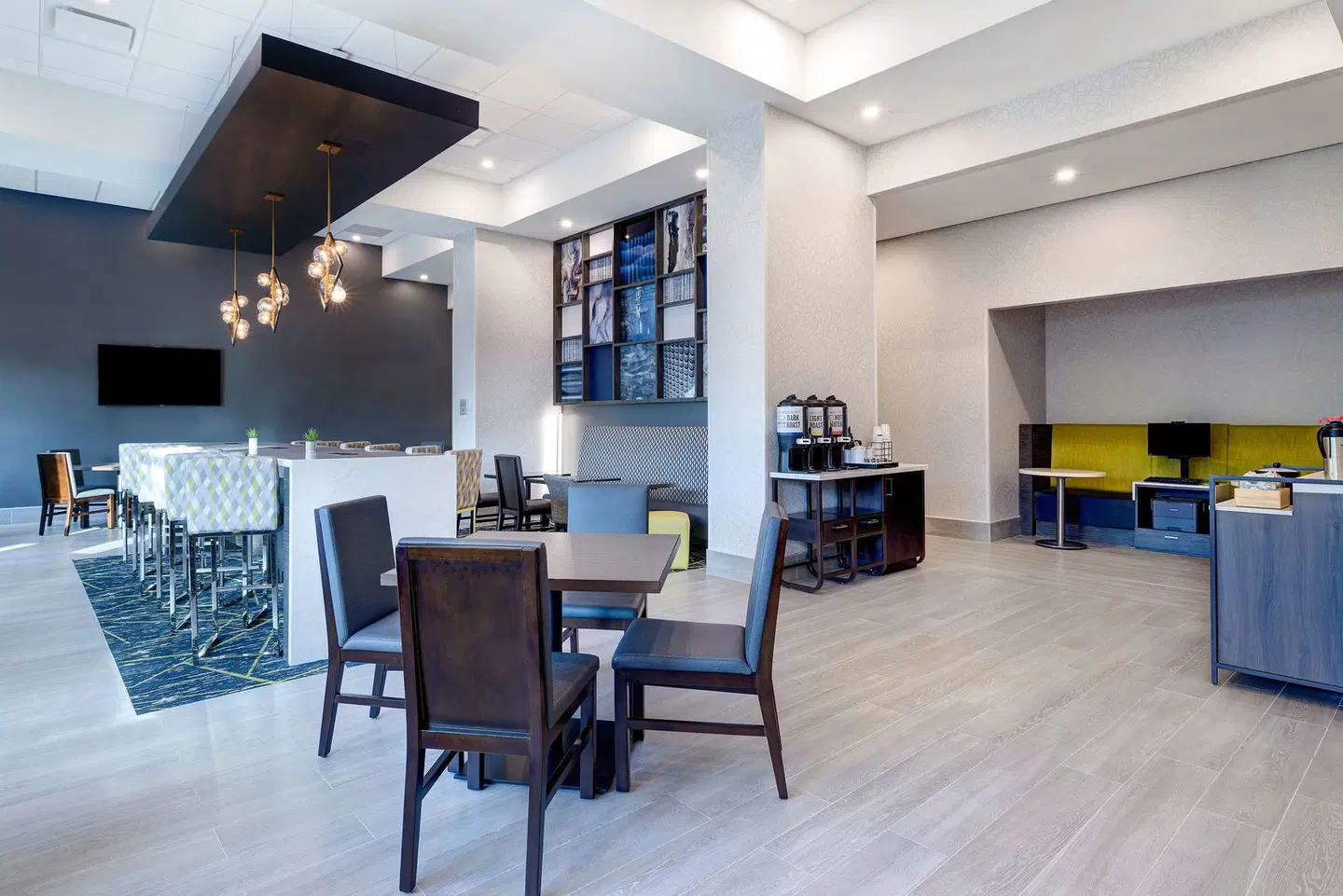 Hampton Inn & Suites by Hilton Burlington Toronto ROOM_EXAMPLE
