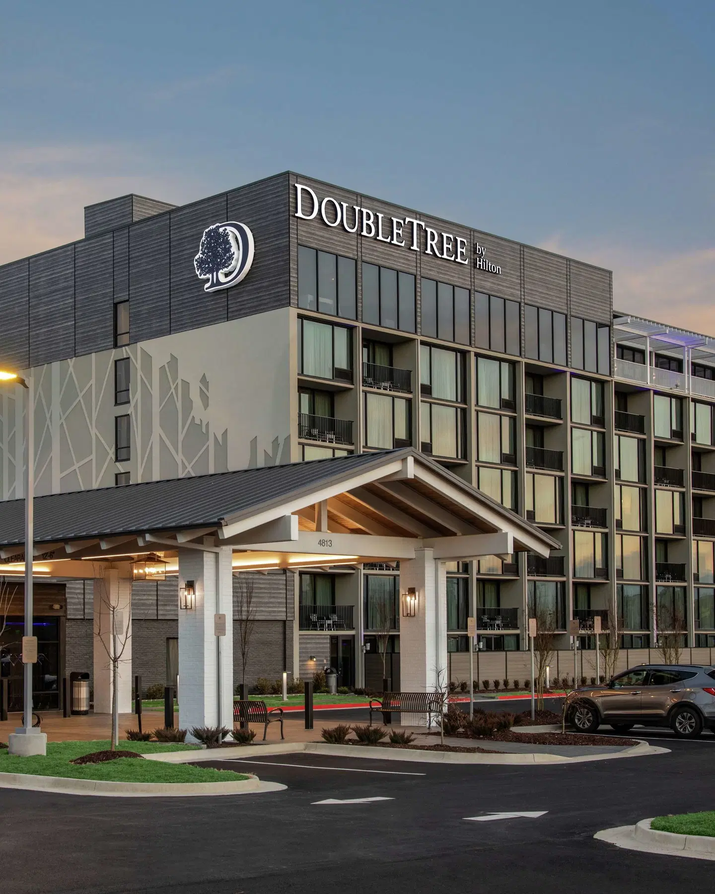 DoubleTree by Hilton Hot Springs EXTERIOR