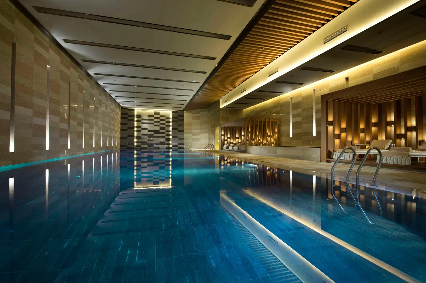 Conrad Beijing Hallenbad
