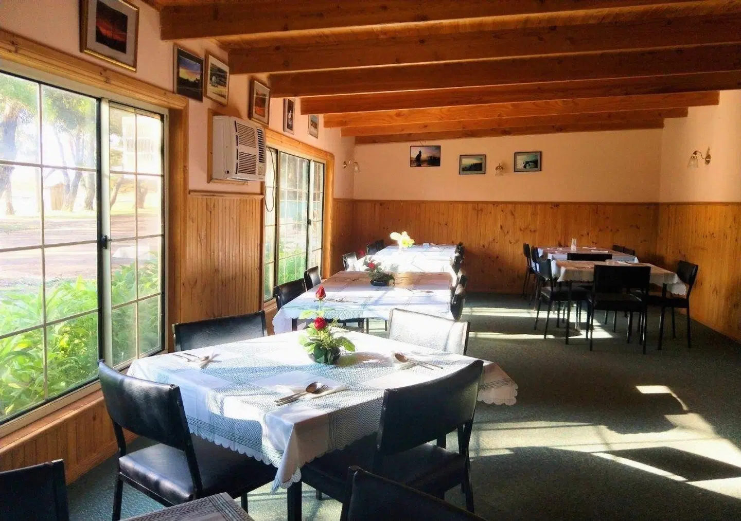 Twelve Apostles Motel  Country Retreat Restaurant