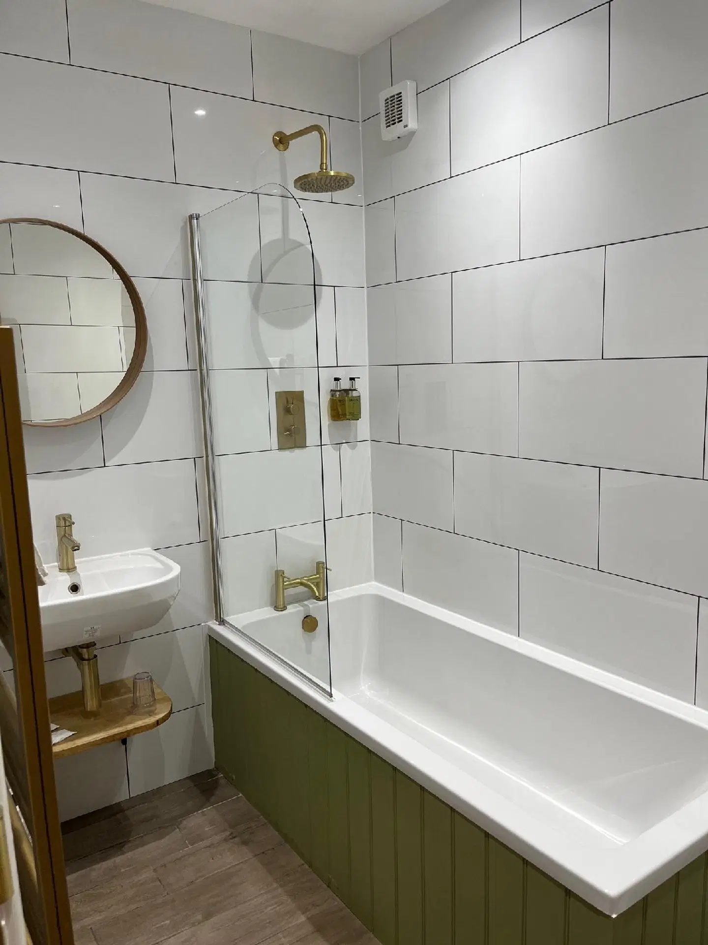 No: 1 The Esplanade Guest Accommodation. Badezimmer