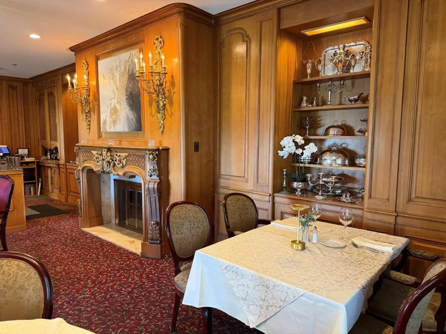 Crown Mansion Boutique Hotel & Villas Restaurant