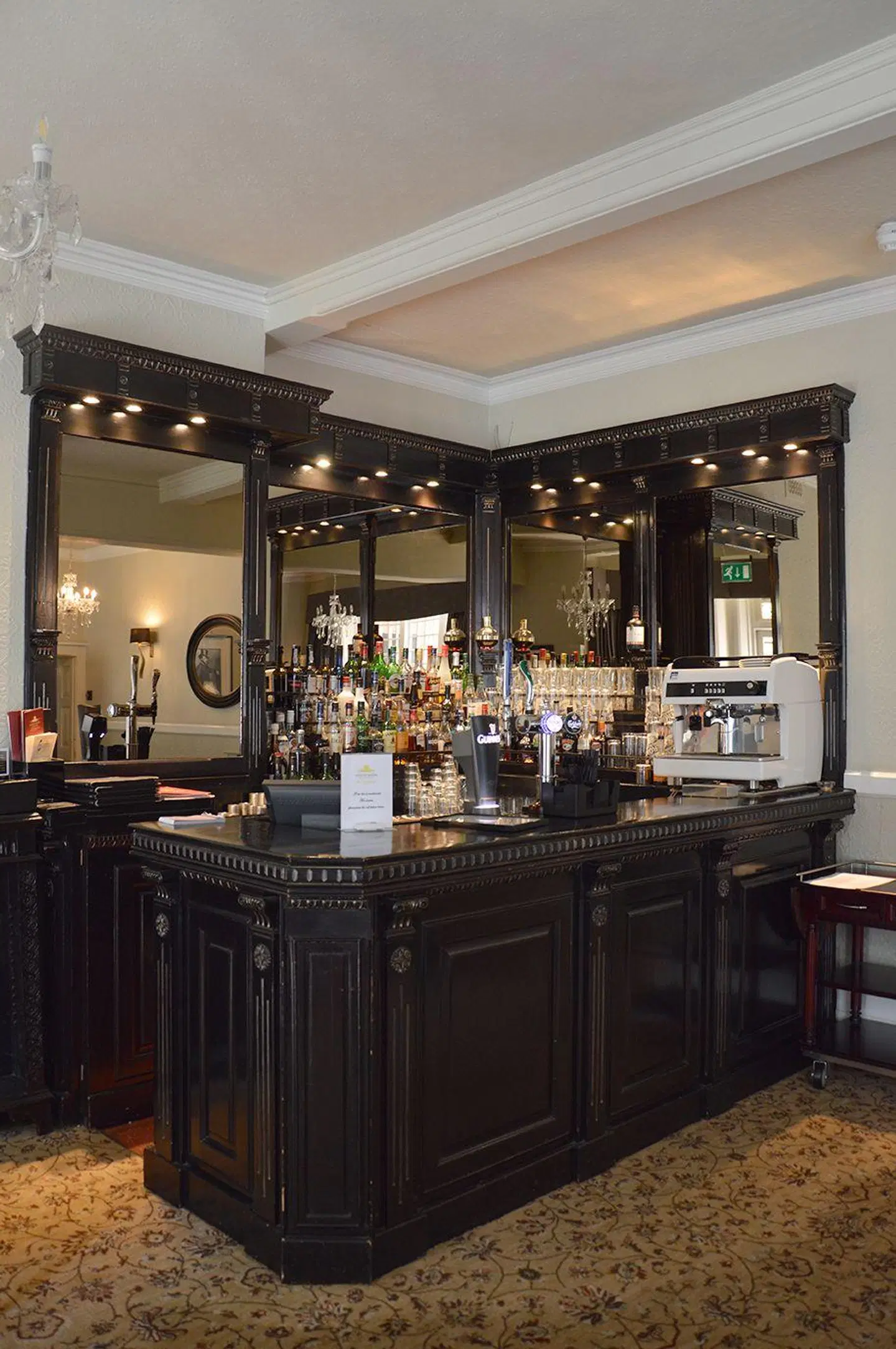 Langtry Manor Hotel Bar