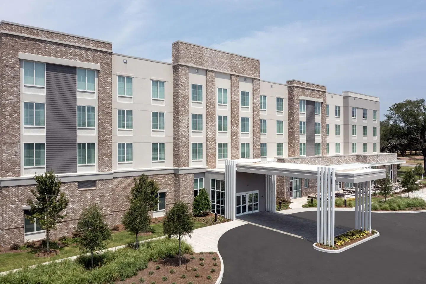 Hilton Garden Inn Pensacola Downtown EXTERIOR