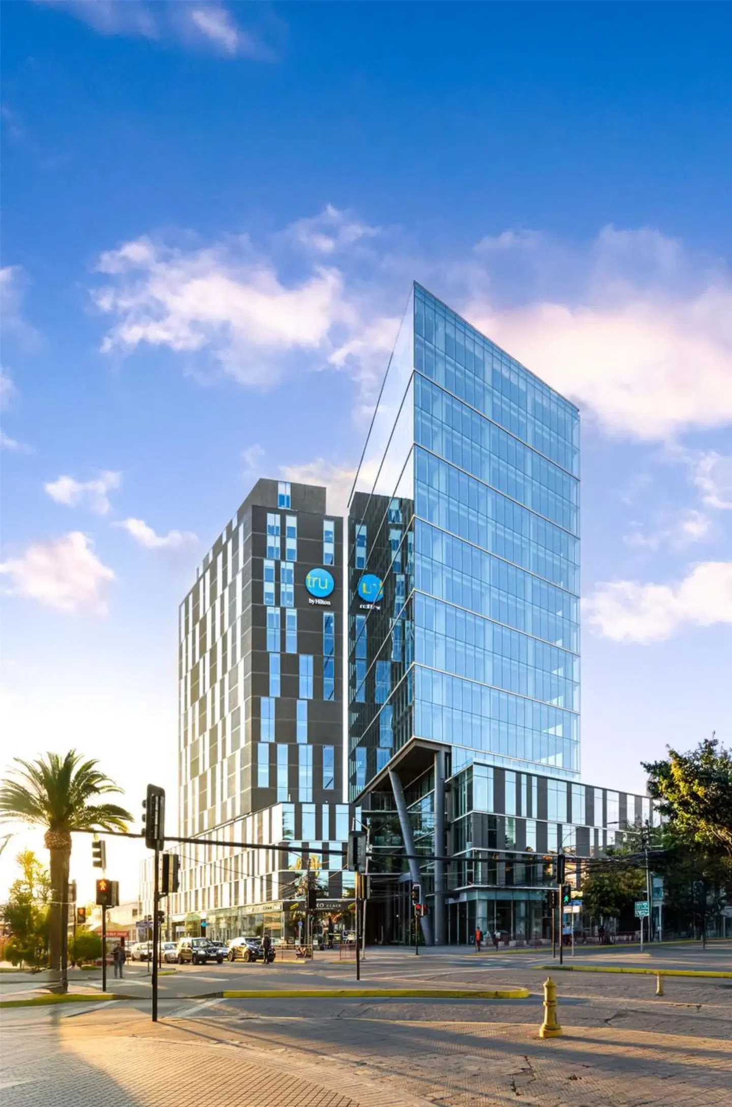 Tru By Hilton Chillan Ferrat EXTERIOR