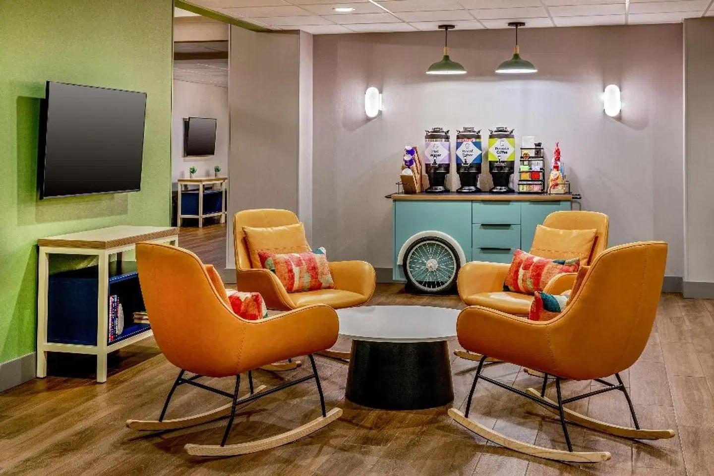 Spark by Hilton Denver International Airport Bar