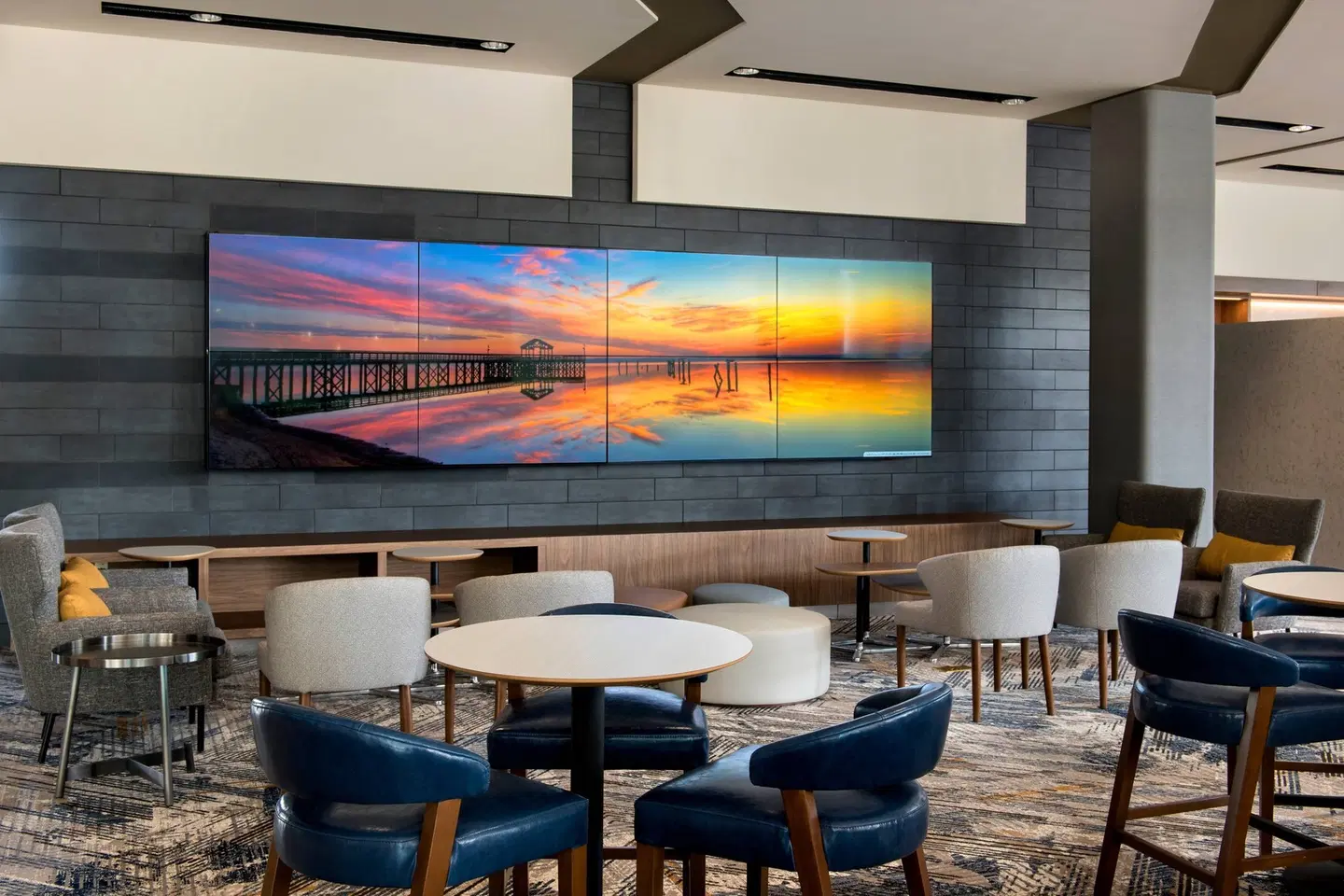 Courtyard by Marriott Philadelphia South at The Navy Yard Bar