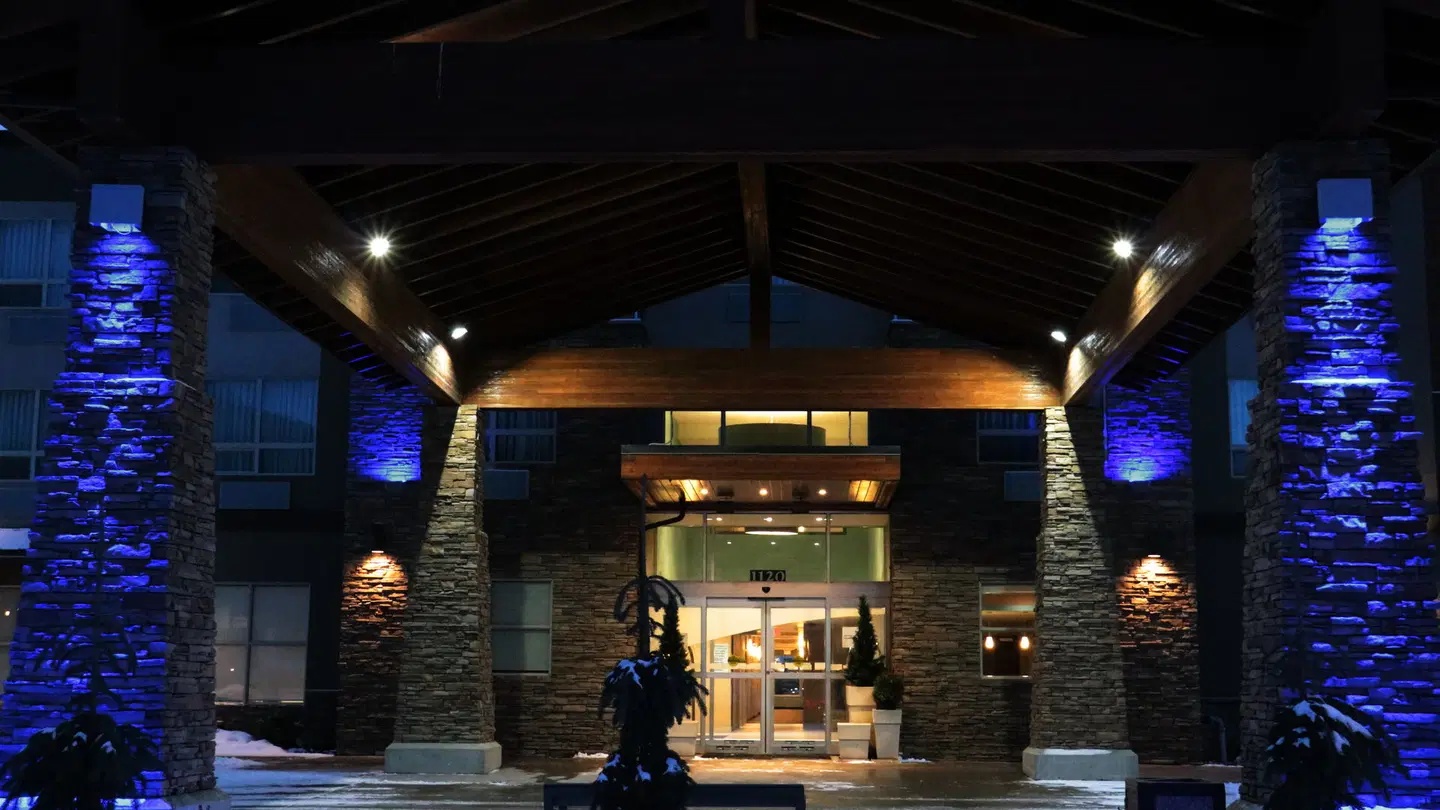 Holiday Inn Express Golden-Kicking Horse by IHG LOUNGE_LOBBY