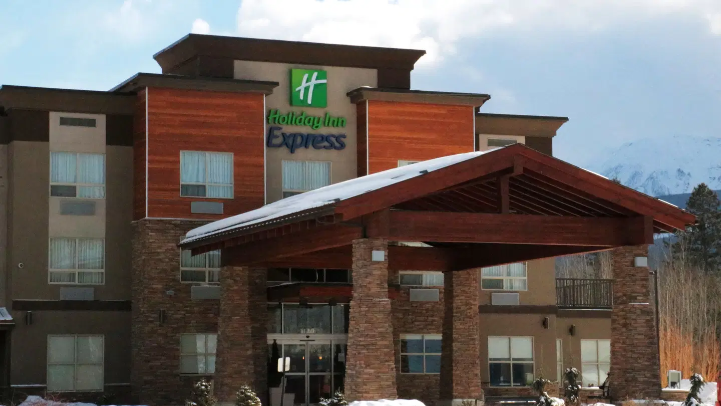 Holiday Inn Express Golden-Kicking Horse by IHG EXTERIOR