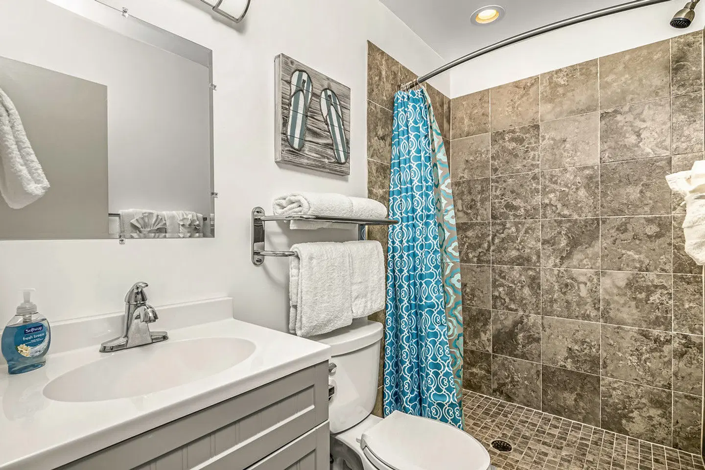Latitude 26 Waterfront Boutique Resort Badezimmer
