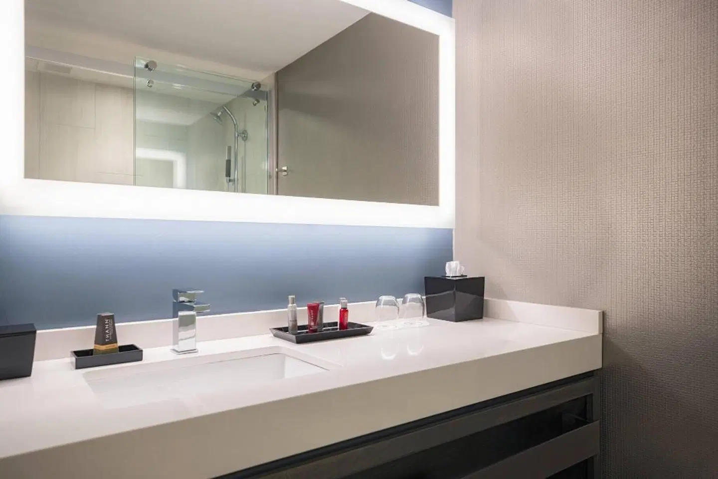 AC Hotel Arlington National Landing Badezimmer