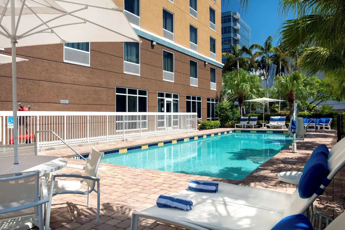 Hampton Inn Hallandale Beach Aventura OUTDOOR_POOL