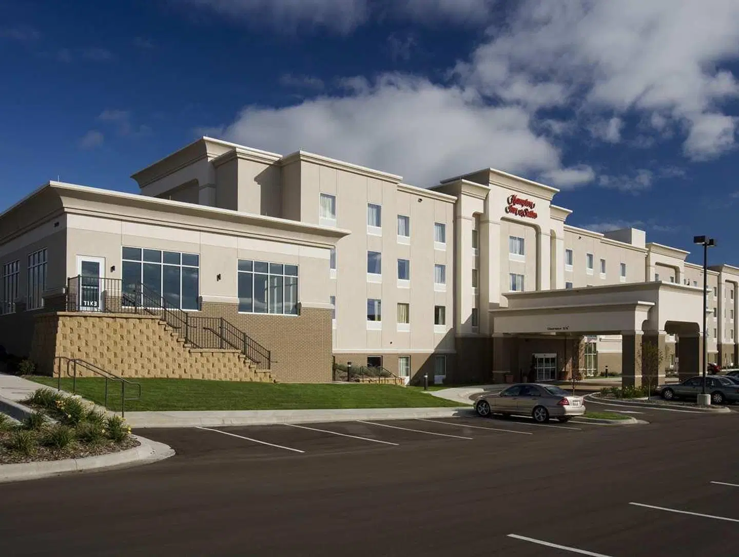 Hampton Inn & Suites Rochester-North EXTERIOR