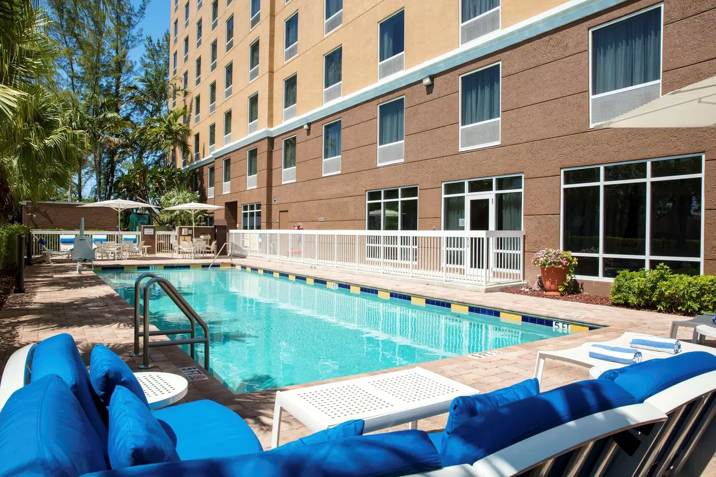 Hampton Inn Hallandale Beach Aventura OUTDOOR_POOL