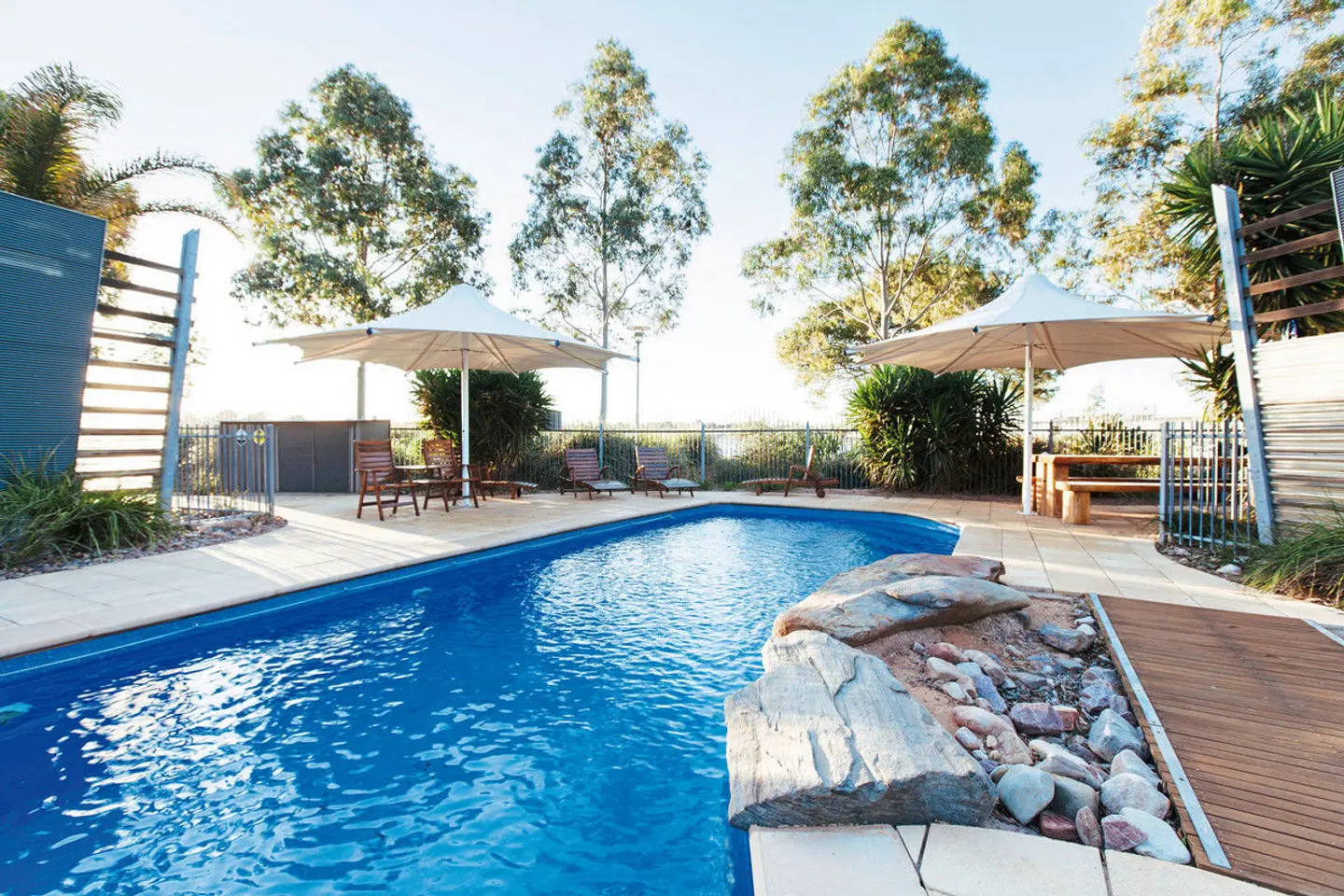 Majestic Oasis Apartments OUTDOOR_POOL