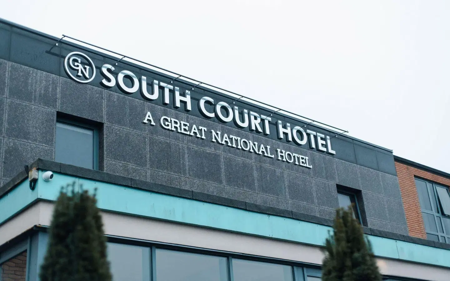 South Court Hotel EXTERIOR