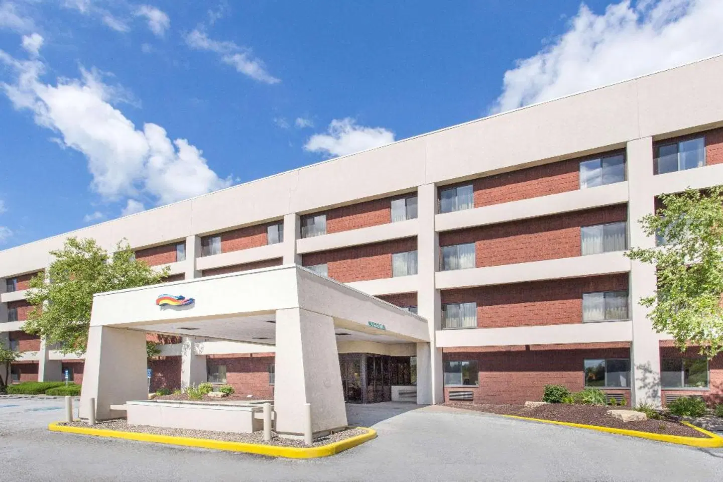 Baymont by Wyndham Davenport EXTERIOR