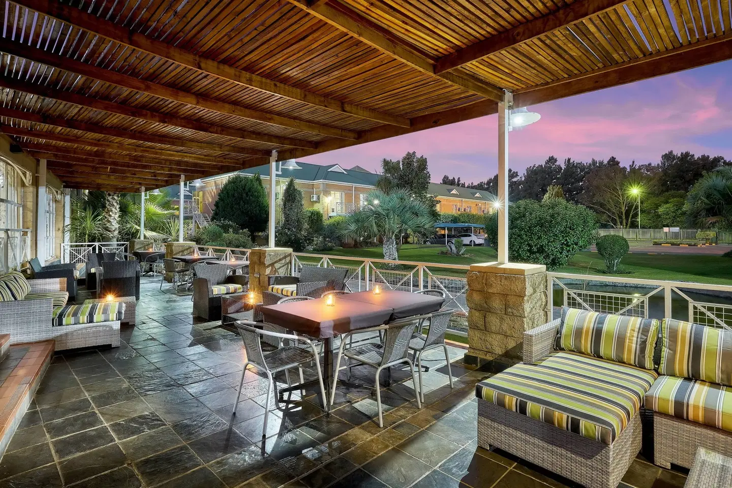 Protea Hotel by Marriott Klerksdorp Terrasse