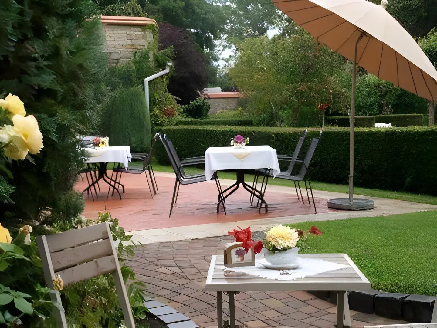 Landhotel Schwarzer Adler Terrasse