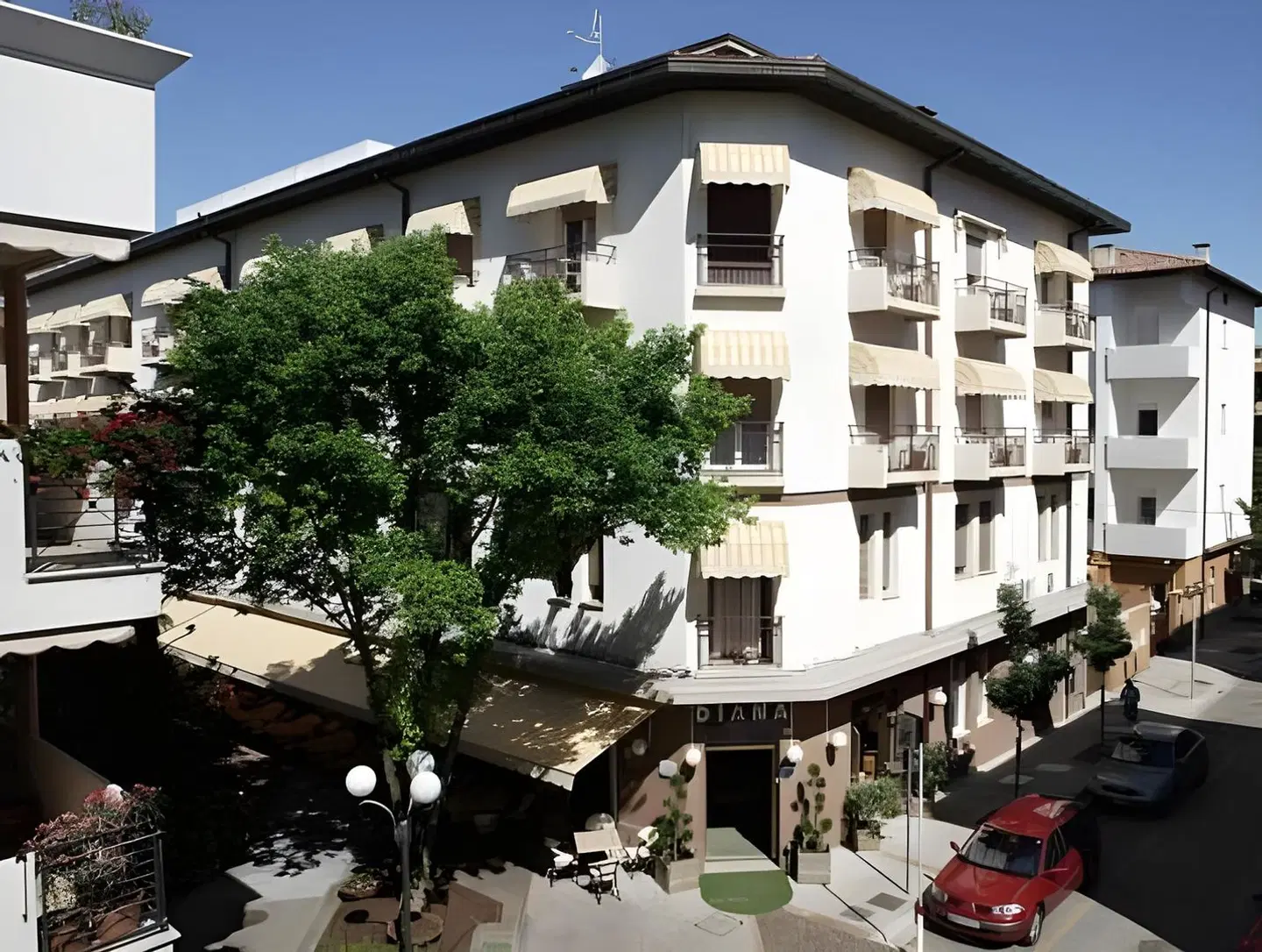 Diana EXTERIOR